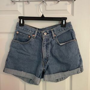 Levi 550 Blue Jean Shorts. Size 28.